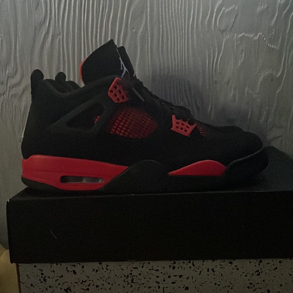 Jordan 4 Red Thunder Size 13 Mens - Picture 2 of 5